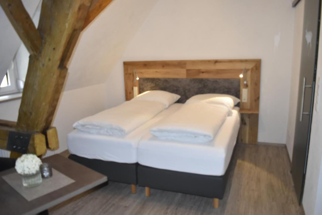 Gasthof Pension Zum Goldenen Hirschen Burgbernheim Bagian luar foto